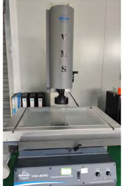 2D optical profile projector for dimensional inspection of mechanical parts